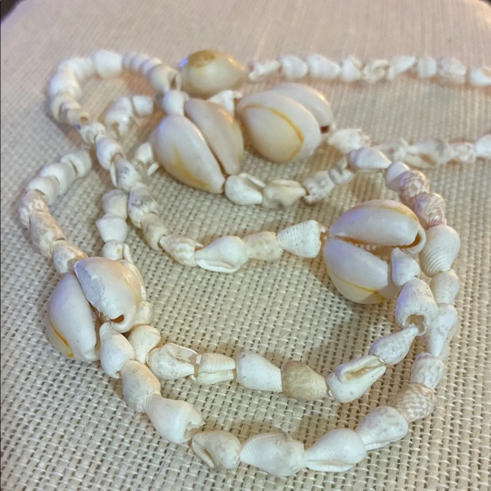 Elegant vintage Shell Necklace